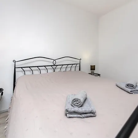Fuer 4 Personen Ca 60 Qm In Rovinj, Istrien Istrische Riviera *